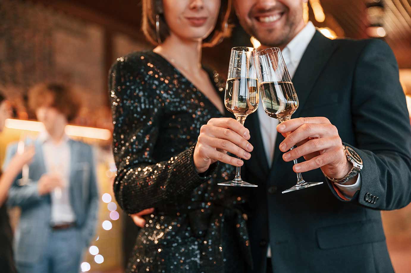 How to Honor Your Wedding Day in Your Anniversary Stationery