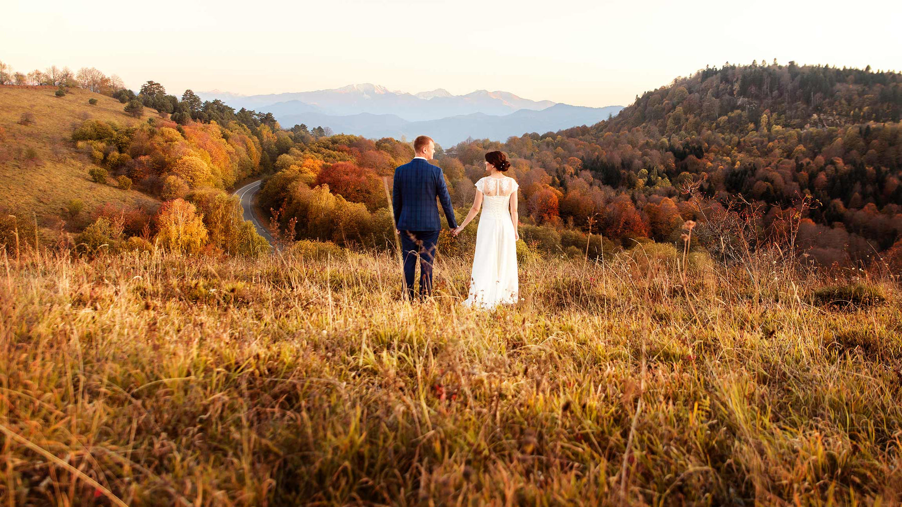 How to Plan a Beautiful Fall Wedding: Ideas for a Romantic Seasonal Celebration