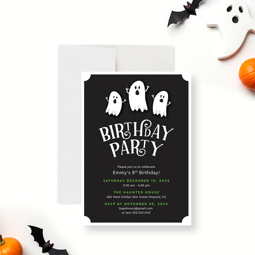 Spooky birthday invitation with three adorable ghosts on a black background, ideal for Halloween parties.-front